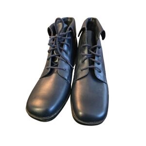 Vintage Predictions Preston Cuff Boots Size 9 Navy colored